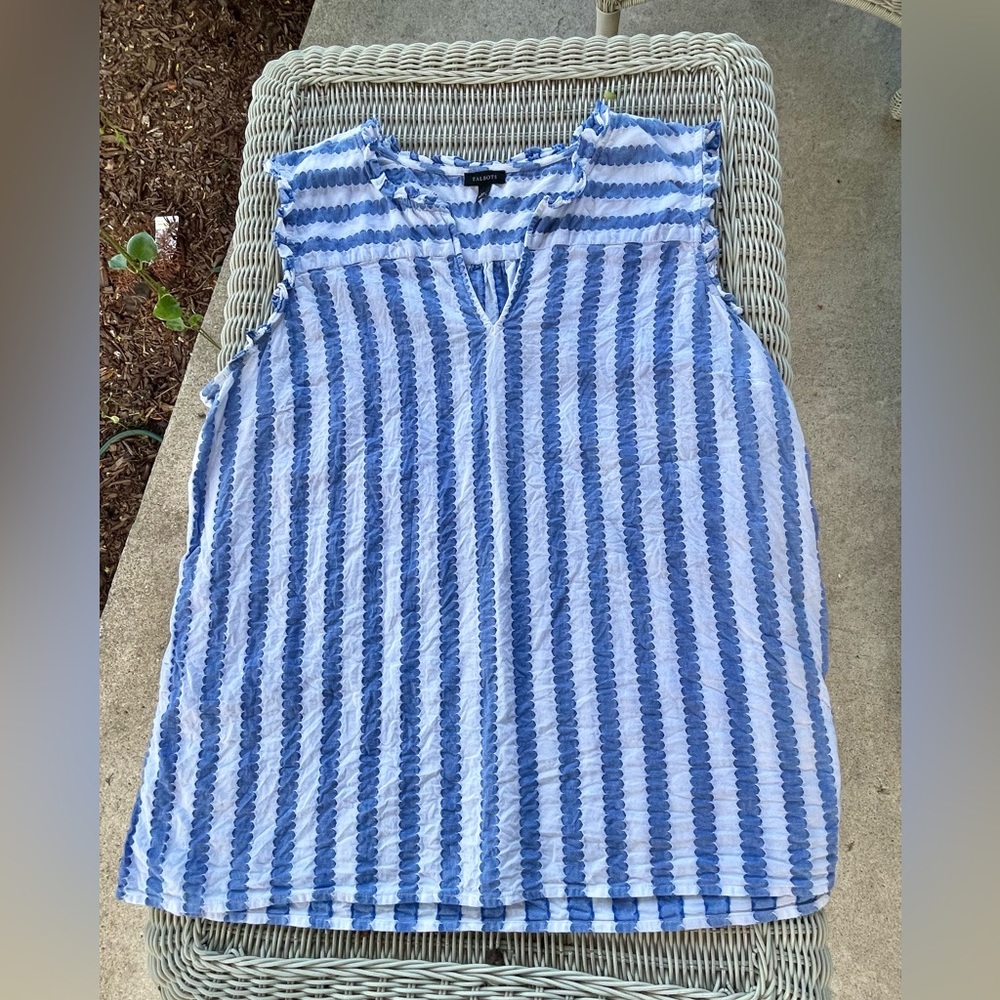 Sleeveless shirt